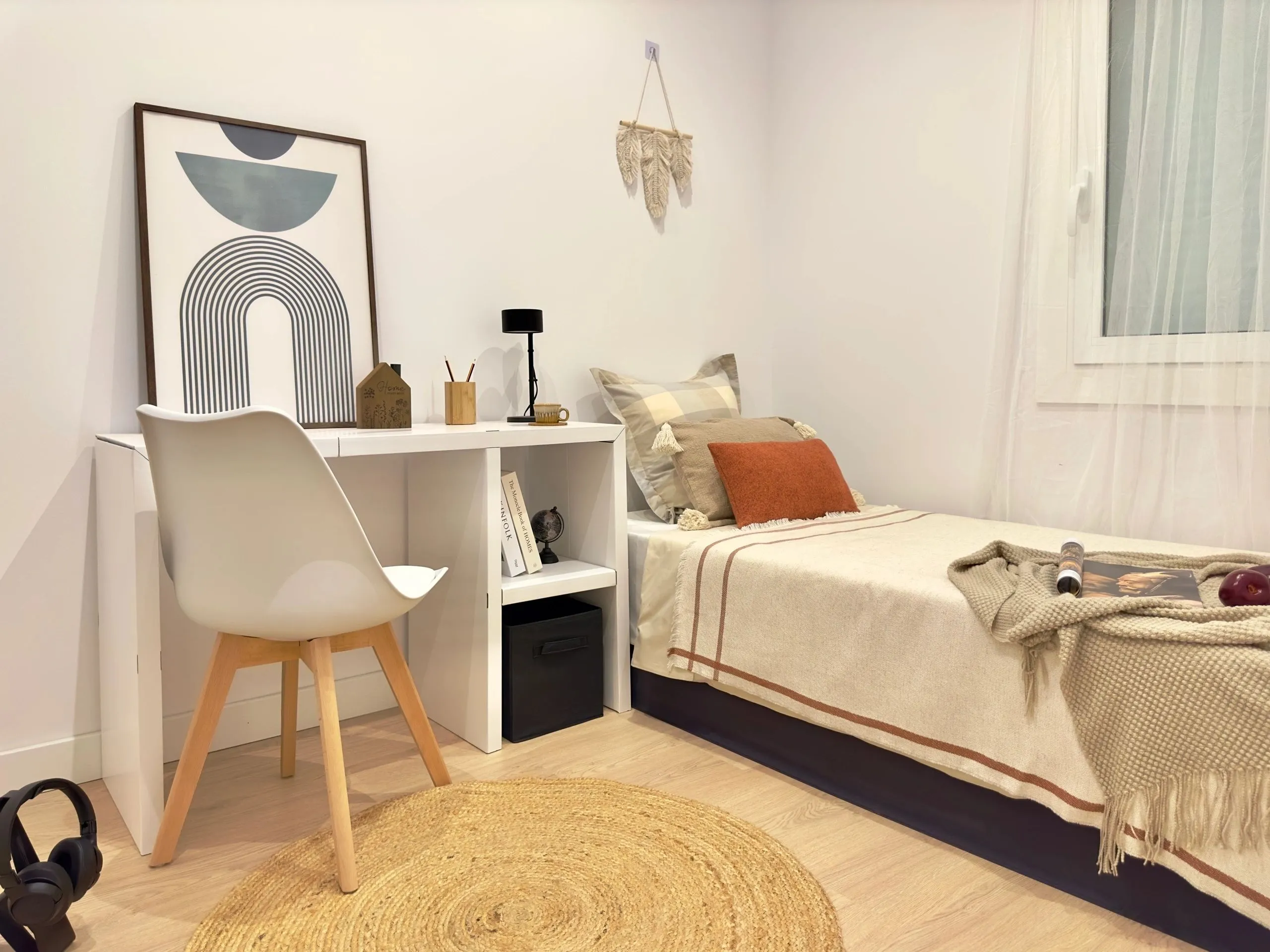Dormitorio y despacho de Roselló, en Sant Cugat del Vallès, tras el home staging