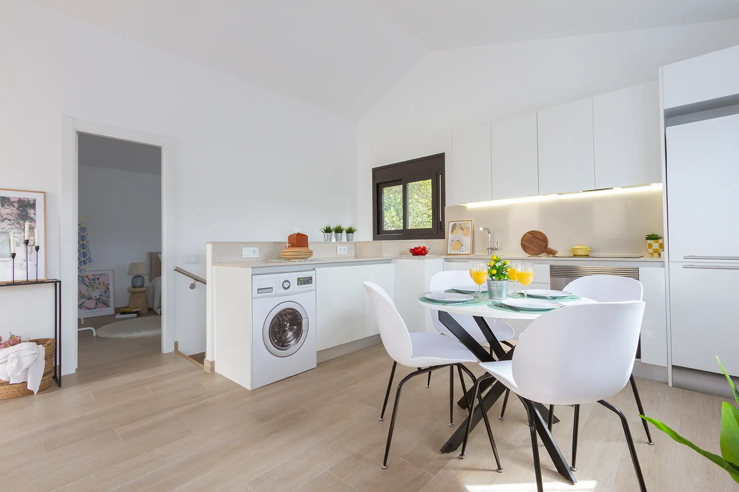 Kitchen and dining room of the Calle Casino project, in Valldoreix, after home staging