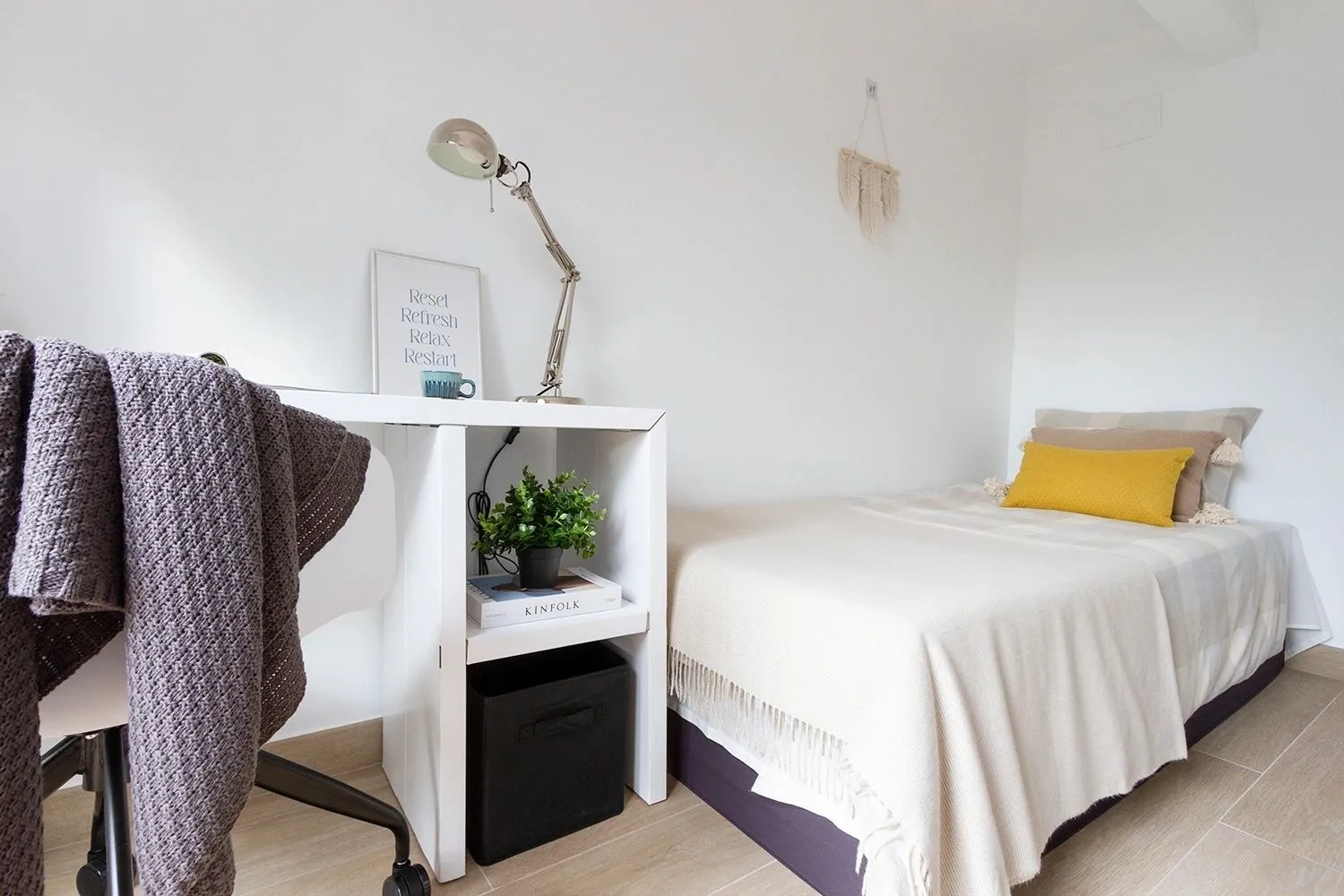 Dormitorio y despacho de Calle Casino, en Valldoreix, tras el home staging