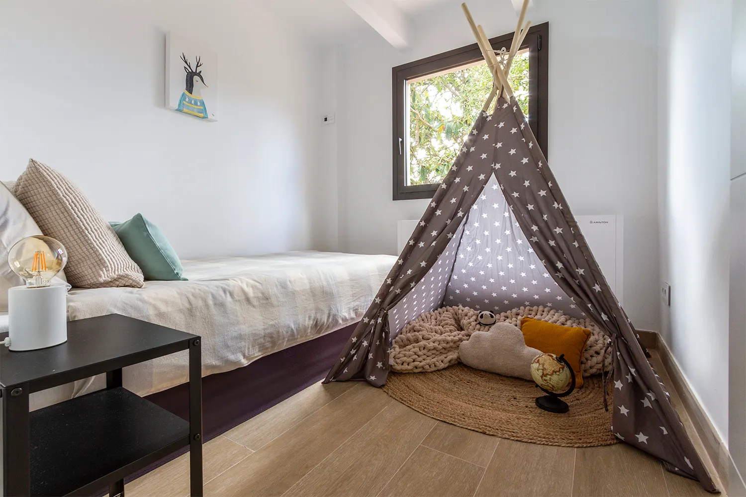 Child's bedroom of the Calle Casino project, in Valldoreix, after home staging