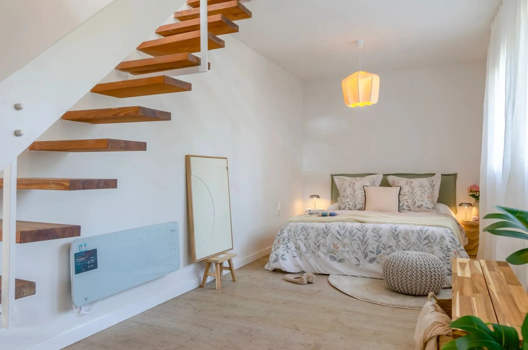 Bedroom under the stairs of the Monmany project, in Valldoreix, after home staging