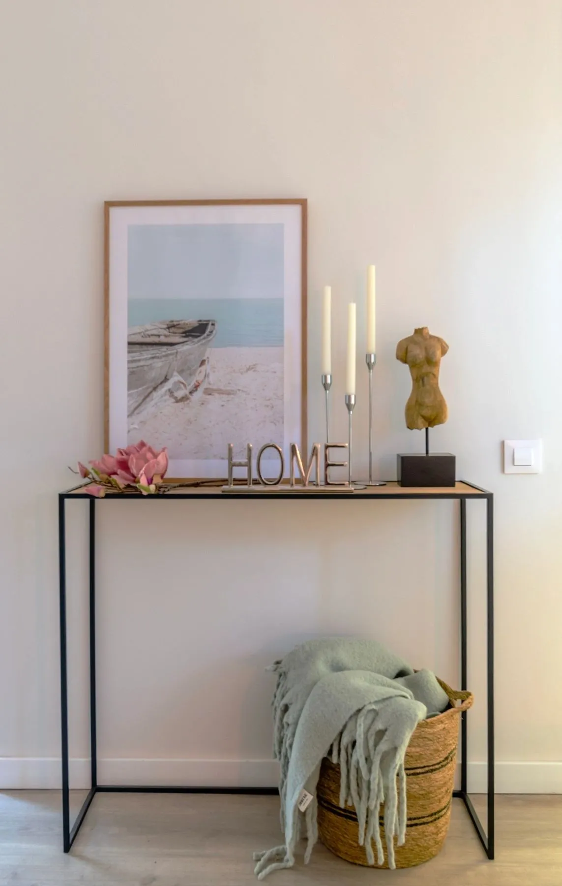 Recibidor, detalle de Monmany, en Valldoreix, tras el home staging